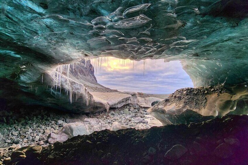 Blue Ice Cave Exploration (from Jökulsárlón Glacier Lagoon)