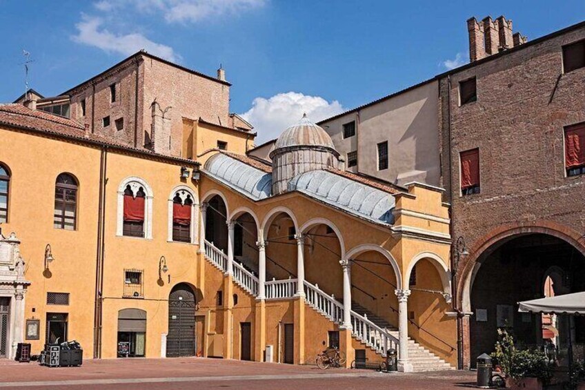 Ferrara Tour of Must-See Attractions with Local Top Rated Guide