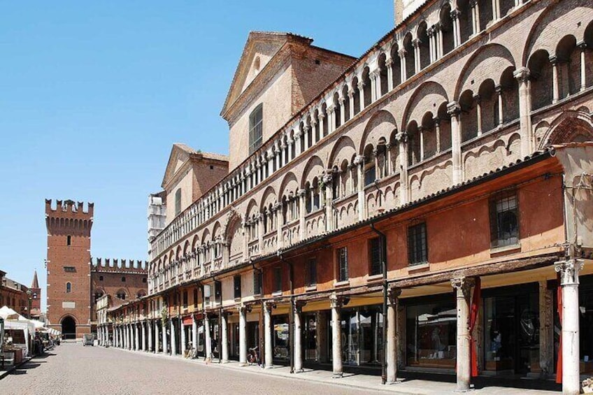 Ferrara Tour of Must-See Attractions with Local Top Rated Guide