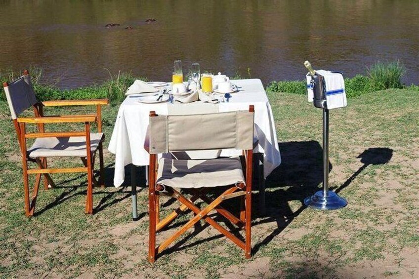 Breakfast at the river