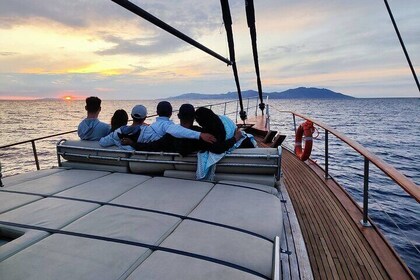 Sunset South Coast Sail Cruise with lunch,drinks, optional transfer