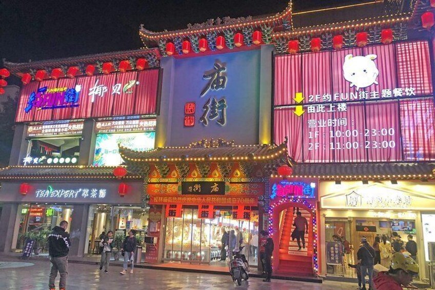 Guilin City Center Walking Group Tour at Night for Three Hours