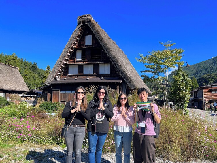 Nostalgic Shirakawa-go & Kanazawa 1-Day Tour