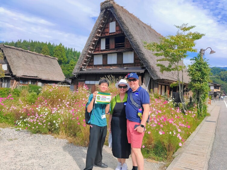 Nostalgic Shirakawa-go & Kanazawa 1-Day Tour