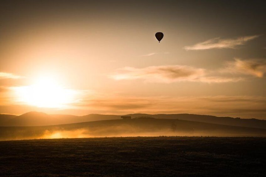 Yarra Valley sunrise balloon flight & champagne breakfast