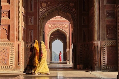 2-Day Tour to The Taj Mahal and Agra from Goa with Both Side Commercial Fli...