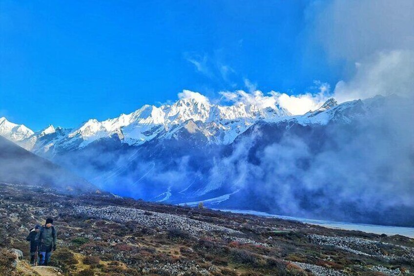 Walking to Lama hotel