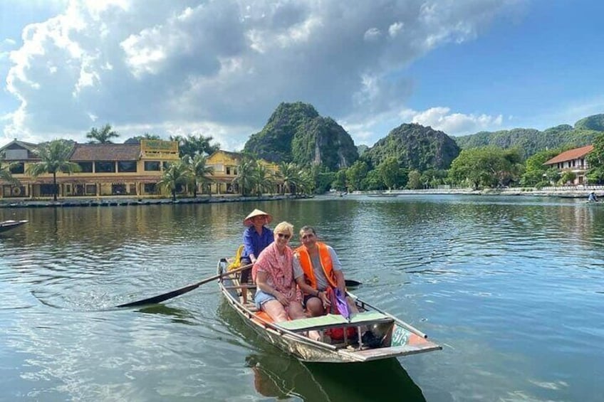 Luxury Limousine small Group Tour Tam Coc -Mua Cave -Bich Dong 