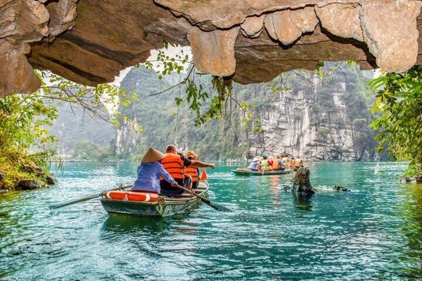 Premium Hoa lu - Trang An - Mua Cave with Buffet Lunch from Hanoi