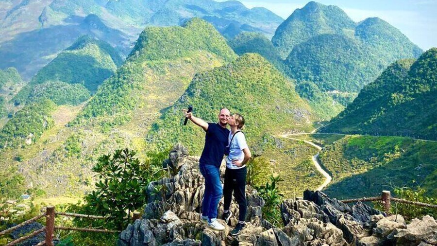 3D2N PRIVATE CAR TOUR + ENGLISH SPEAKING DRIVER