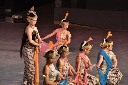 Ramayana Ballet Performance In Prambanan Temple With Dinner