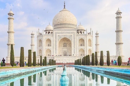 All-inclusive Taj Mahal Private Tour (by Car) - from Delhi