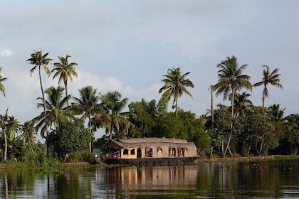 Golden Triangle with Beach and Backwaters Kerala
