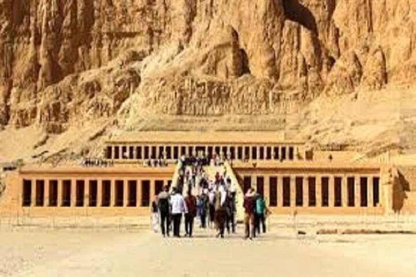 cheap trip -from hurghada to luxor , return and lunch(Entrance fees included)