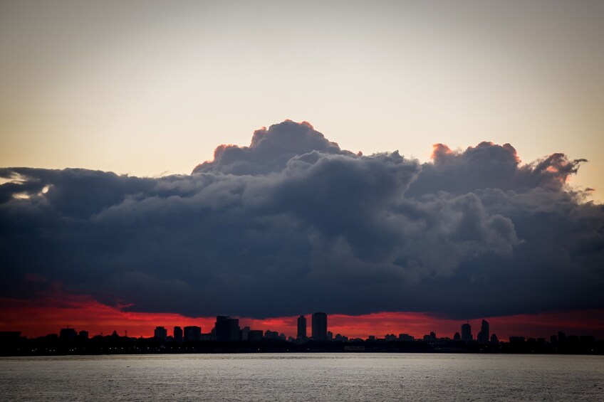 Sunset in the River Plate: Sail and Open Bar 