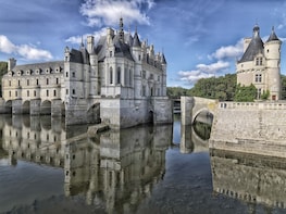 Loire Valley Castles Private 1-Day Tour from Paris by Train