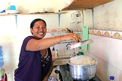 Gianyar Market Visit & Cooking Class in Ubud with Kadek & Putu