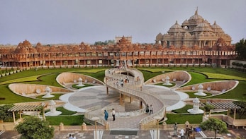 Delhi Spiritual Walk Tour (2 Hours Guided Walking)