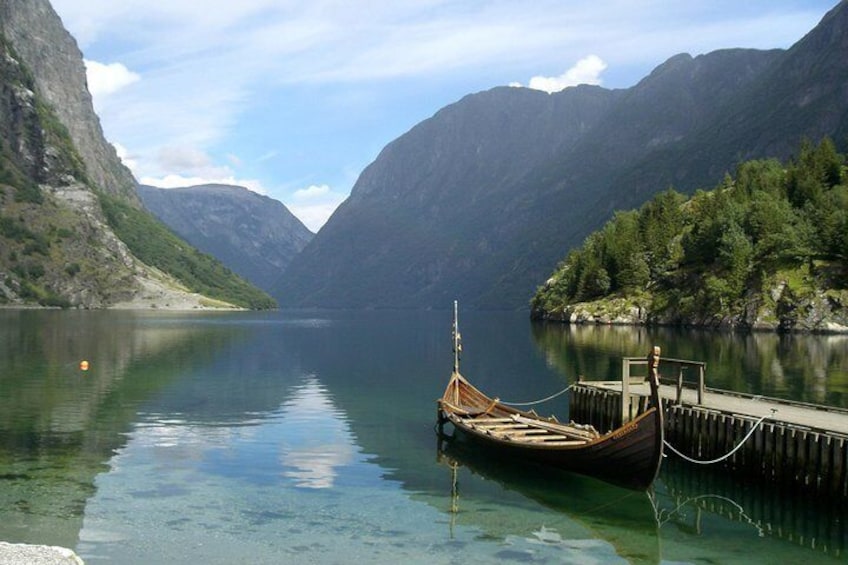 Visit both Flåm and / or Gudvangen along the way