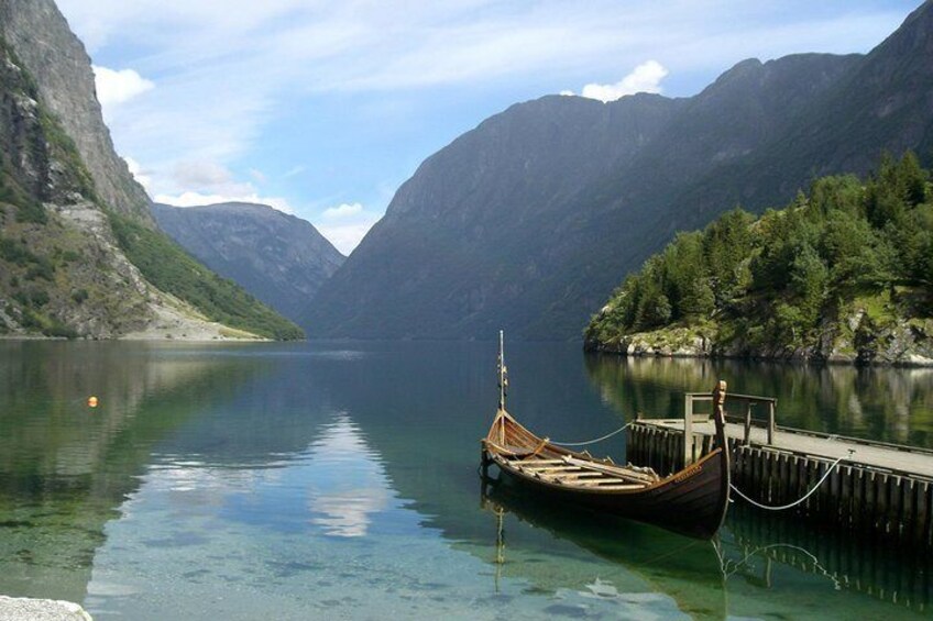 Visit both Flåm and / or Gudvangen along the way