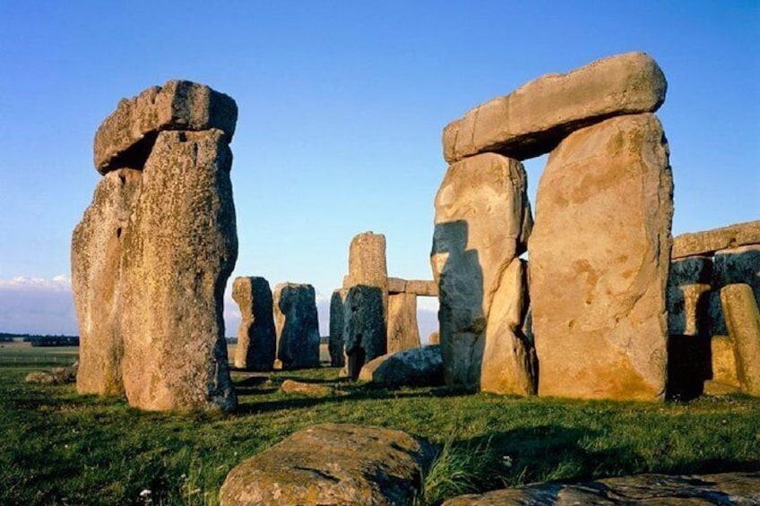 The mysterious pre-historic stones of Stonehenge
