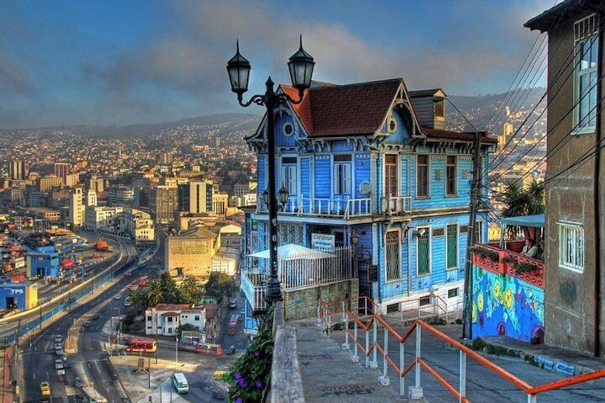 Private experience Walking Tour in Valparaiso from Santiago