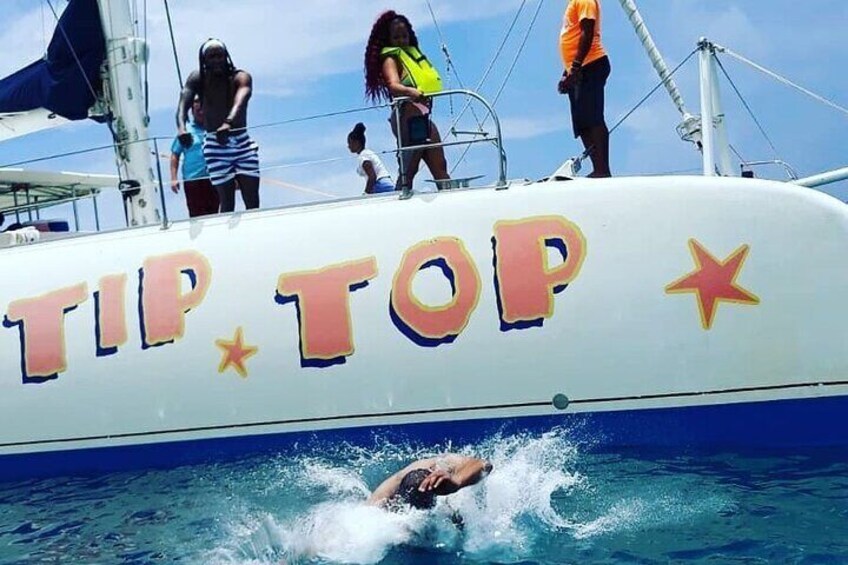 Catamaran Day Trip, Snorkeling & Sailing Excursion