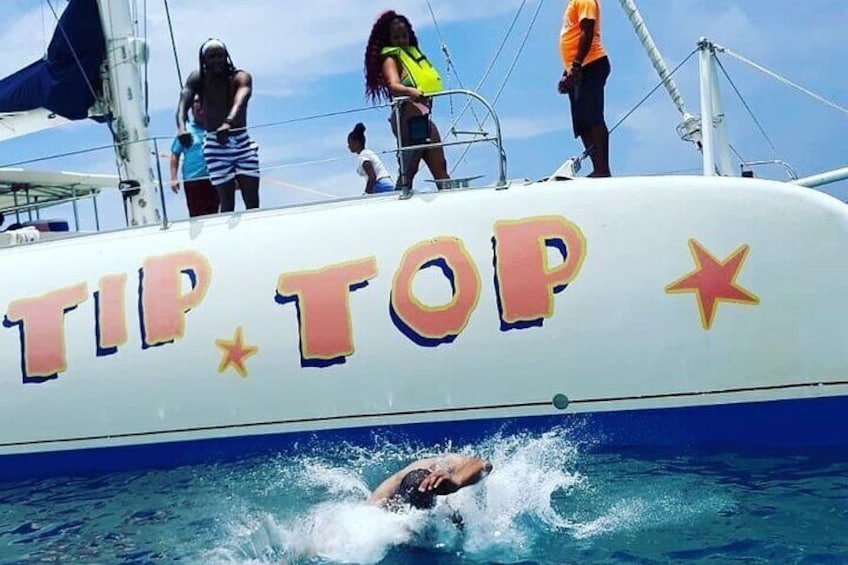 Catamaran Day Trip, Snorkeling & Sailing Excursion