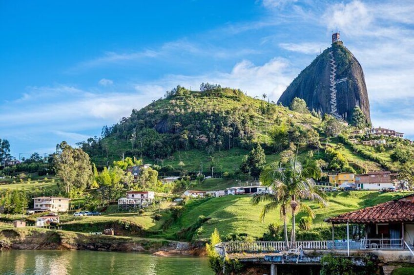 Guatapé Tour: Piedra del Peñol with Boat Tour, Breakfast, Lunch