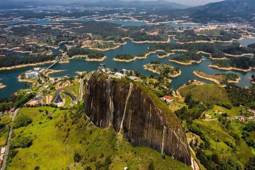 Guatapé Tour: Piedra del Peñol with Boat Tour, Breakfast, Lunch