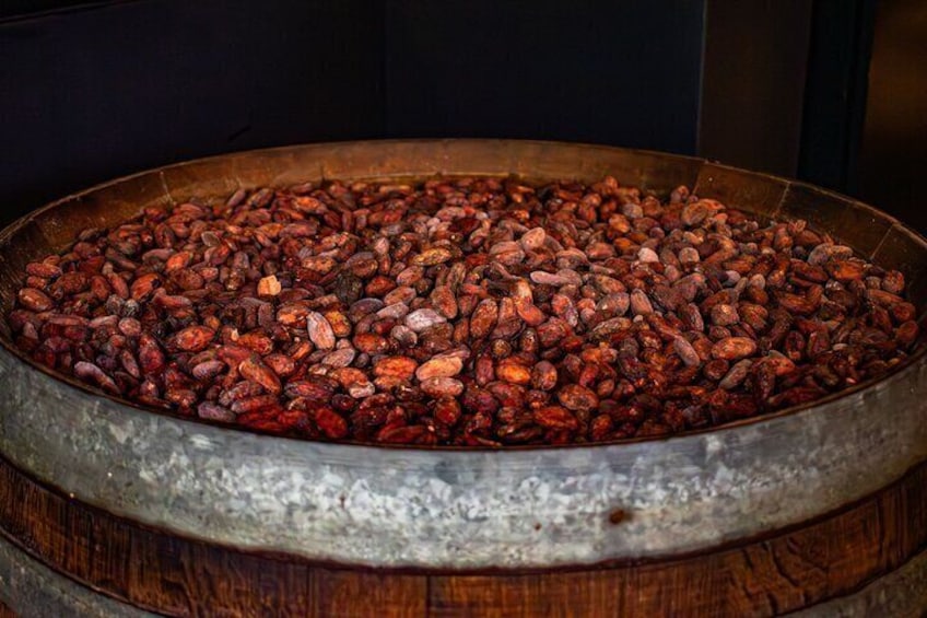 On our tours we will visit farms and haciendas of cocoa plantations, this activity allows us to know and learn how cocoa roasting is made.