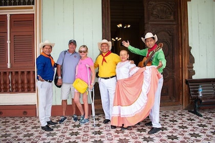 Half Day Guayaquil History Tour and Ecuadorian Cuisine with Cocoa