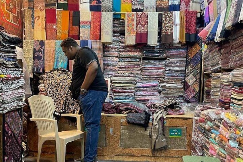 Buying souvenir's from Zainab Market 