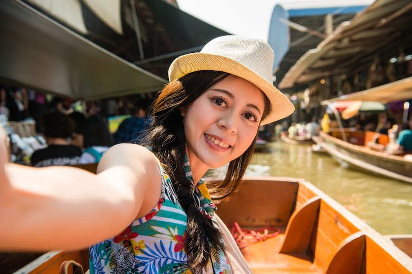 Private Guide Weekend Amphawa Floating Market Tour