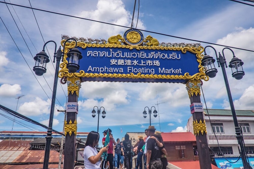 Private Guide Weekend Amphawa Floating Market Tour