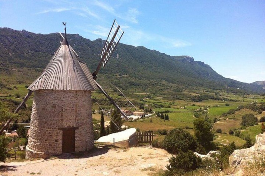 Cucugnan Wind Mill. Trésor Languedoc Tours.