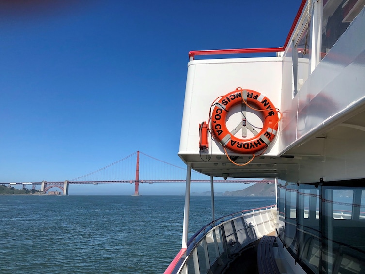 Golden Gate Bay Cruise Service: sail around Alcatraz! 