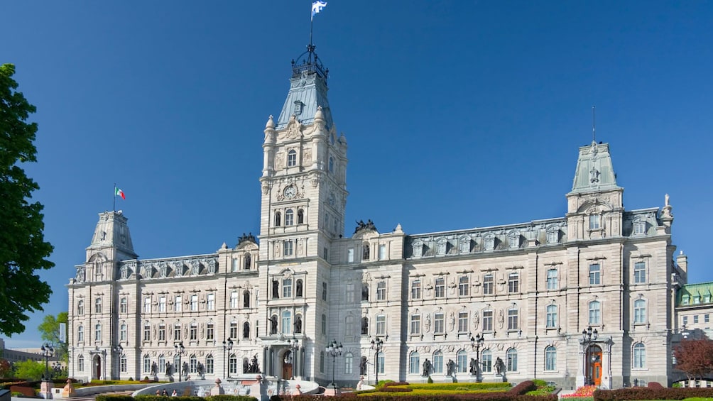 Québec Parliament and Price building