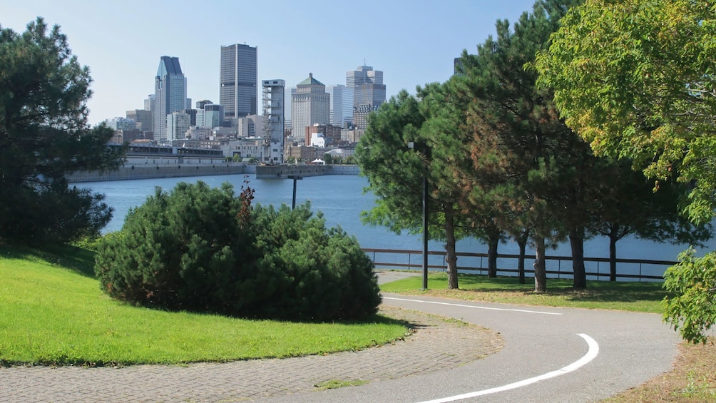 Winding running path curves towards the city of Montreal