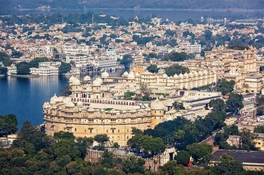 Private Excursion To Udaipur City Palace Museum with Jagdish Temple & Boat Trip