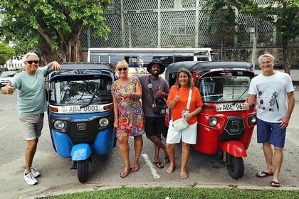 Tuk Tuk Tour Colombo: Sightseeing Entry Fees & Food Included