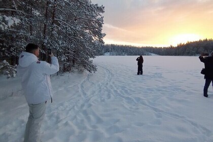 Hiking tour in Nuuksio National Park with meal and snacks