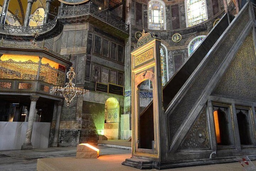 Istanbul Historical Tour with Guide, Lunch and Transfers