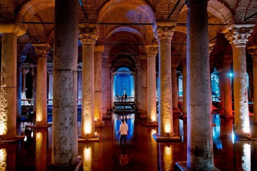 Small-Group Tour Including Topkapi Palace, Underground Cistern and Hagia Sophia