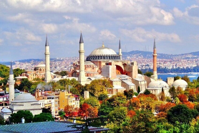 Small-Group Tour Including Topkapi Palace, Underground Cistern and Hagia Sophia