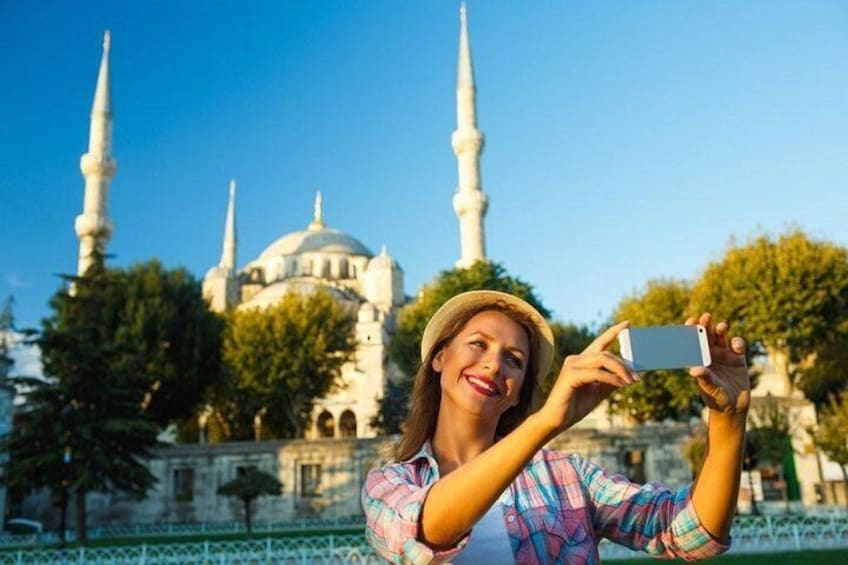 Small-Group Tour Including Topkapi Palace, Underground Cistern and Hagia Sophia
