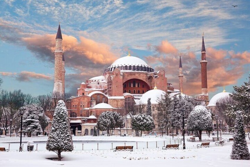 Small-Group Tour Including Topkapi Palace, Underground Cistern and Hagia Sophia