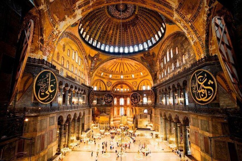 Small-Group Tour Including Topkapi Palace, Underground Cistern and Hagia Sophia