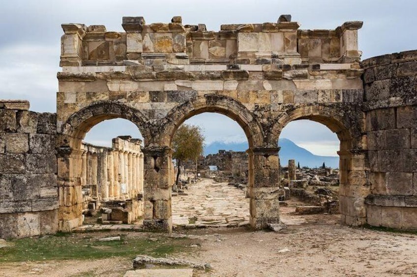 Ruins in Hierapolis Pamukkale 