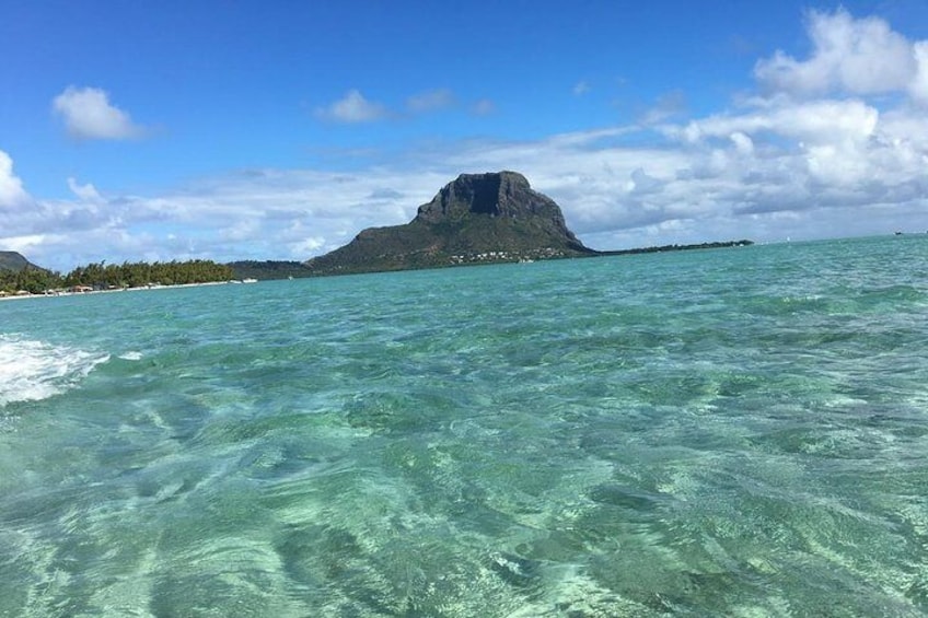 Catamaran Cruise to Ile Aux Bénitiers: Dolphin watch, Crystal Rock & Lunch